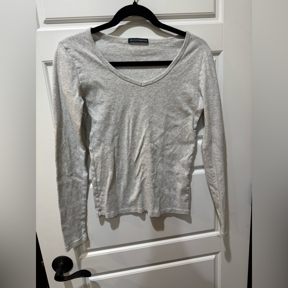 Brandy Melville Light Gray Long Sleeve Tee